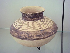 sm 800px ubaid iii pottery jar 5300 4700 bc louvre museum